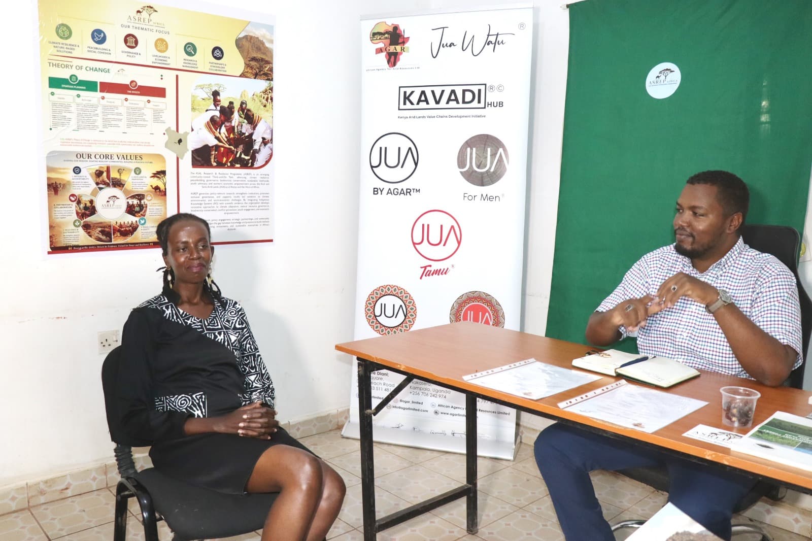 AGAR representative and ASREP Africa team member in discussion at the MOU signing table
